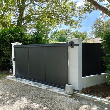 Porte coulissante motorisée à Salleboeuf