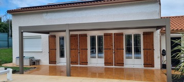 Un carport sur mesure transformé en pergola à Artigues-près-Bordeaux