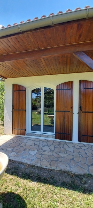 Volets Battants : Élégance intemporelle et variété de formes pour sublimer votre façade