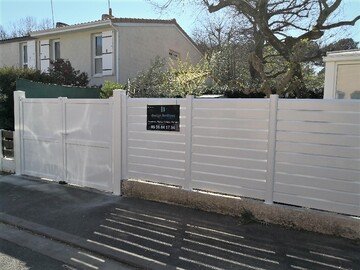 Portail et clôture en PVC blanc