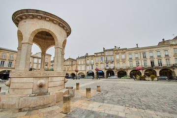 Place dans le centre de Libourne